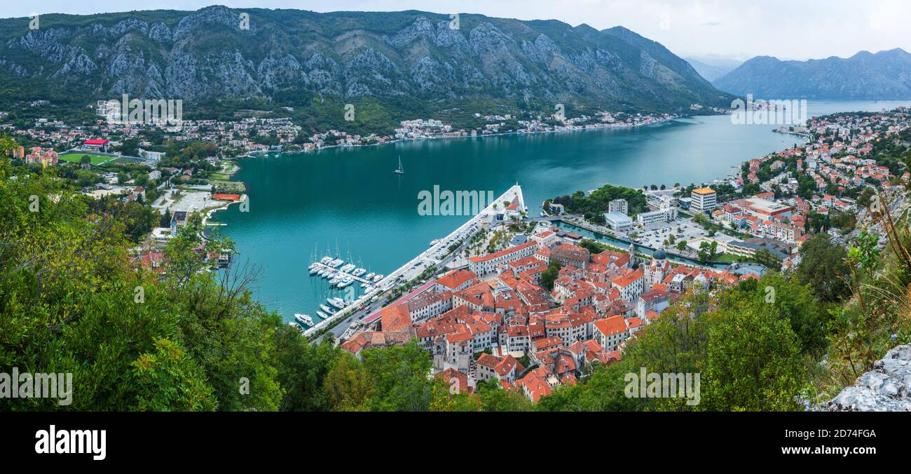 Vue sur l'église notre-Dame de Remedy, située sur le 240ème mètre d'altitude de l'échelle de Kotor sur le chemin de la forteresse Saint-Jean. Banque D'Images