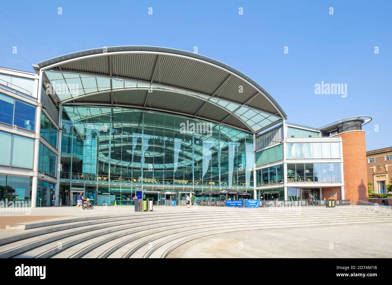 Centre-ville de Norwich le Forum Norwich un hall d'exposition public Atrium avec un toit en verre multi-usage à Norwich Norfolk East Anglia England GB Banque D'Images