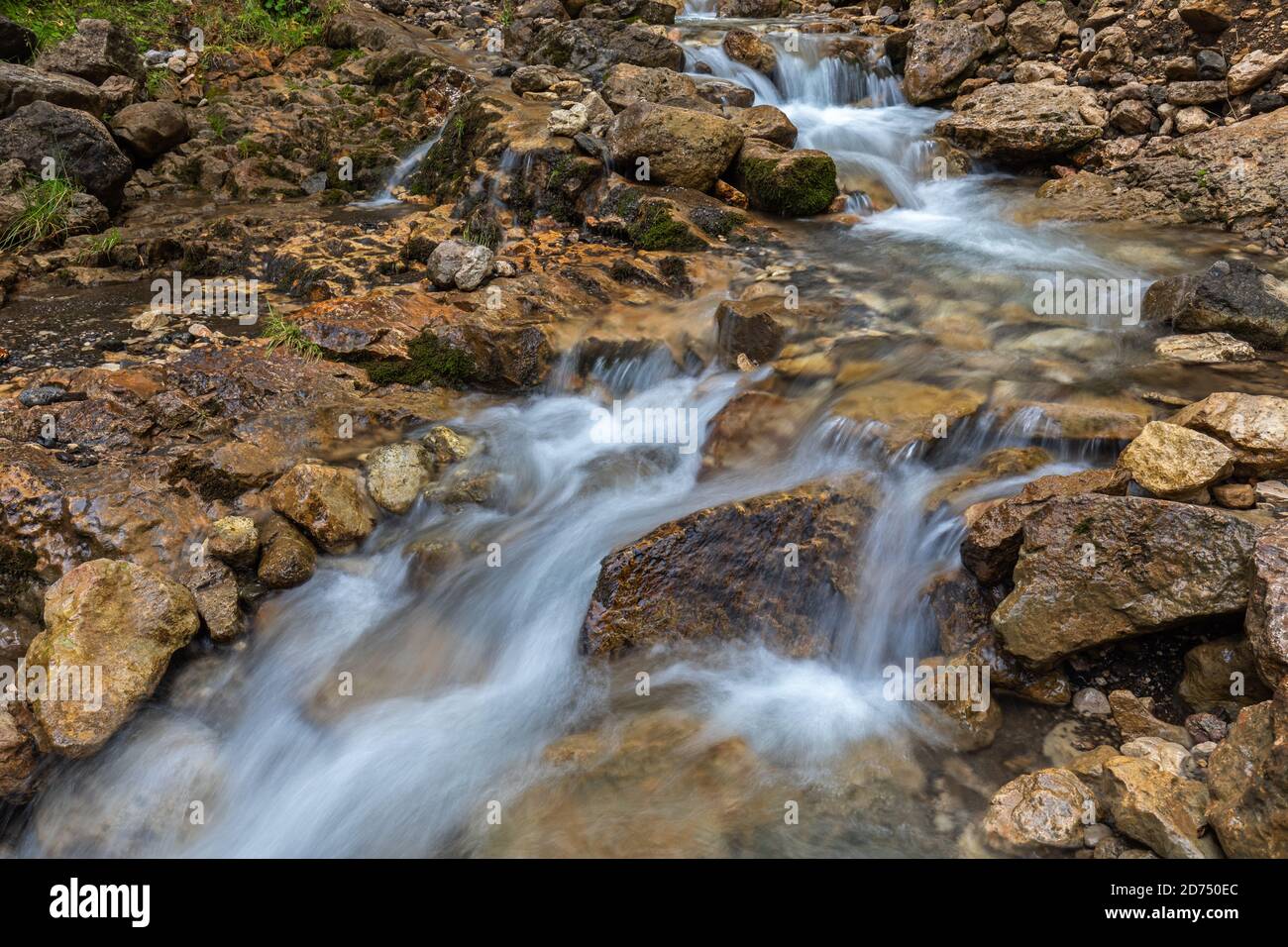 Ruisseau de montagne sur Seiser Alm, Alpe di Siusi, Tyrol du Sud Banque D'Images