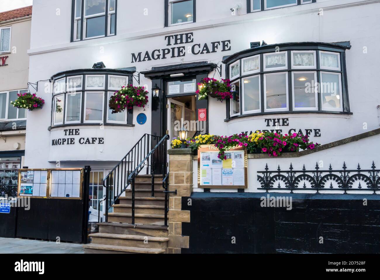 Restaurant de poissons « The Magpie Cafe » à Pier Road, Whitby, North Yorkshire Banque D'Images