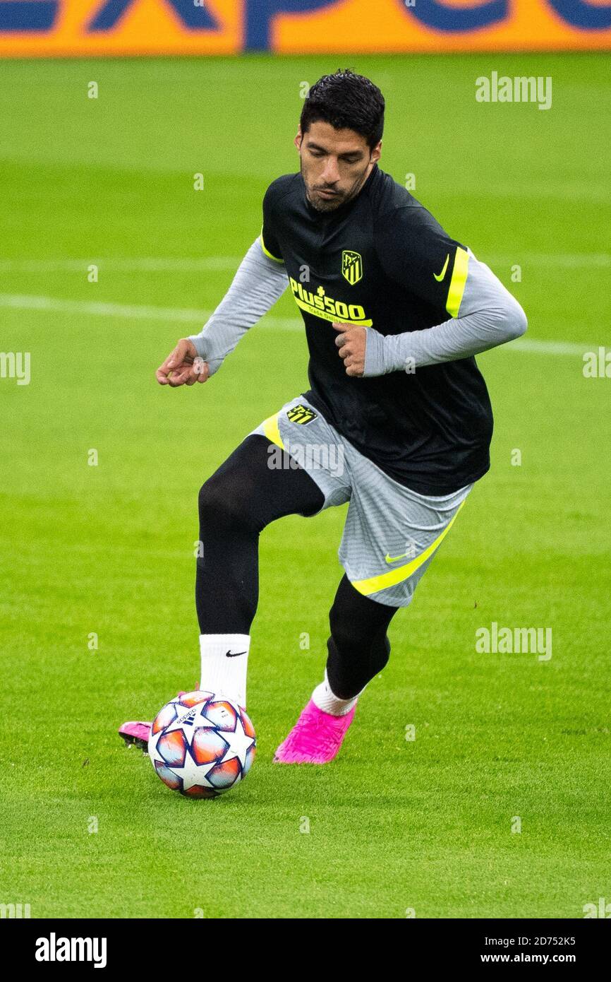 Munich, Allemagne. 20 octobre 2020. Football: Ligue des Champions, Bayern Munich - Atlético Madrid, groupe a, 1er match, entraînement Atlético Madrid à l'Allianz Arena. Luis Suarez, de Madrid, se réchauffe pendant la session de formation. Credit: Matthias balk/dpa/Alay Live News Banque D'Images