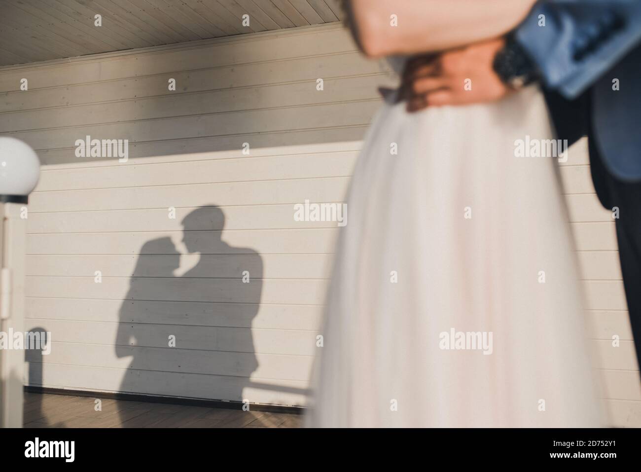 Ombre d'un couple de jeunes mariés amoureux Banque D'Images