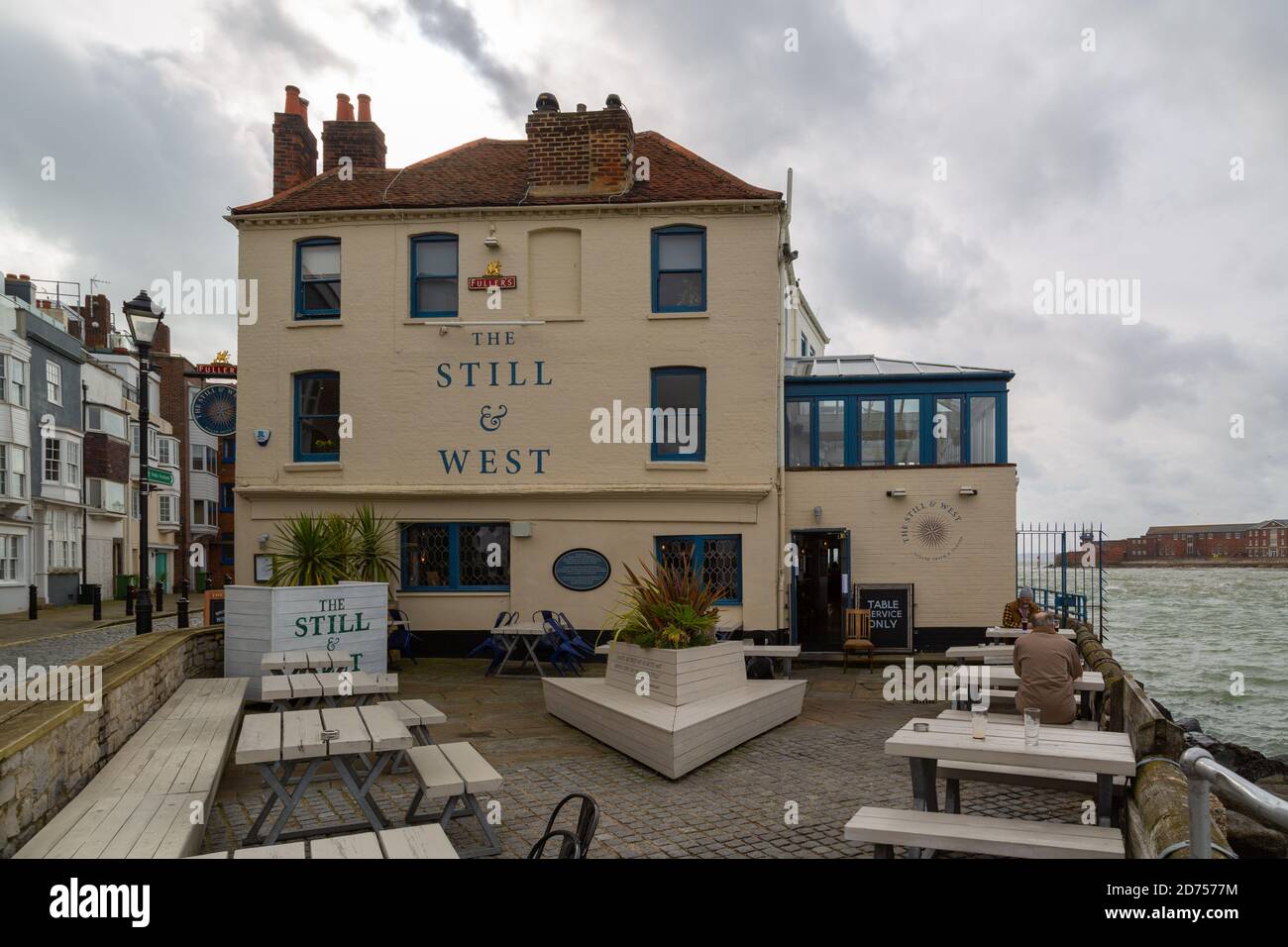 Le pub STILL et West sur la vieille île aux épices Portsmouth, Royaume-Uni Banque D'Images