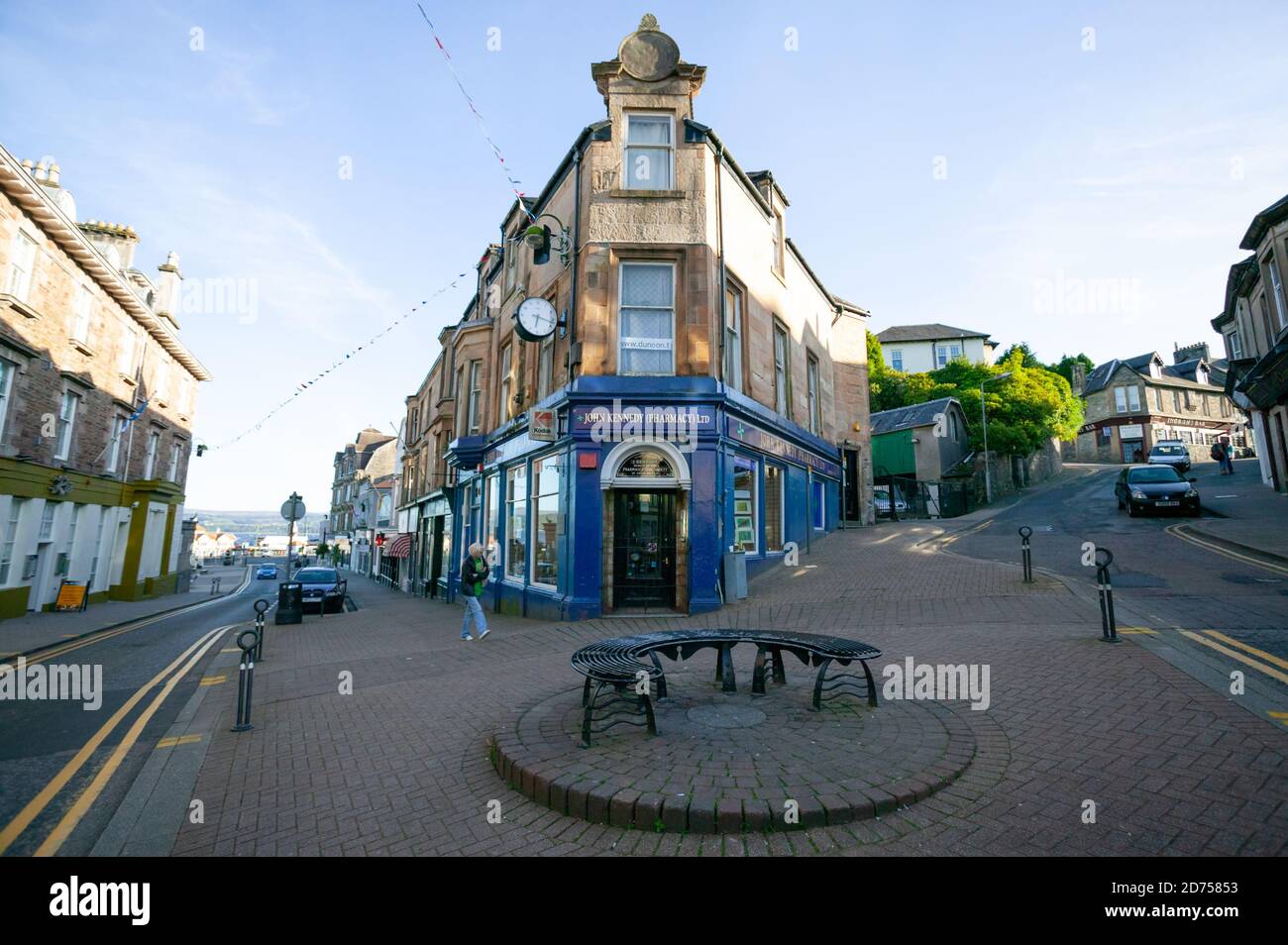 John Kennedy Pharmacy Dunoon, où Ferry Brae rencontre Argyll Street, Écosse, Royaume-Uni. Août 2010 Banque D'Images