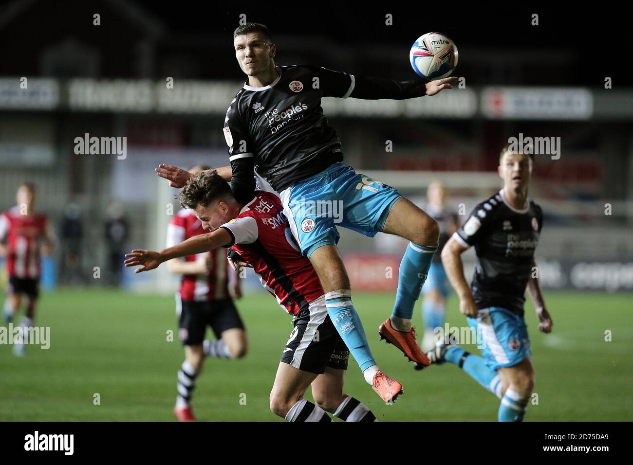 Exeter, Royaume-Uni. 20 octobre 2020. Ben Seymour d'Exeter City et Jordan Tunnicliffe de Crawley Town lors du match EFL Sky Bet League 2 entre Exeter City et Crawley Town à St James' Park, Exeter, Angleterre, le 20 octobre 2020. Photo de Dave Peters. Utilisation éditoriale uniquement, licence requise pour une utilisation commerciale. Aucune utilisation dans les Paris, les jeux ou les publications d'un seul club/ligue/joueur. Crédit : UK Sports pics Ltd/Alay Live News Banque D'Images