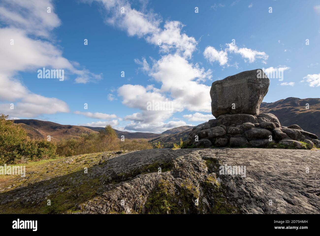 Le Bruce Stone, Loch Trool, Galloway Forest Park. Vue depuis la boucle du Loch Trool. Banque D'Images