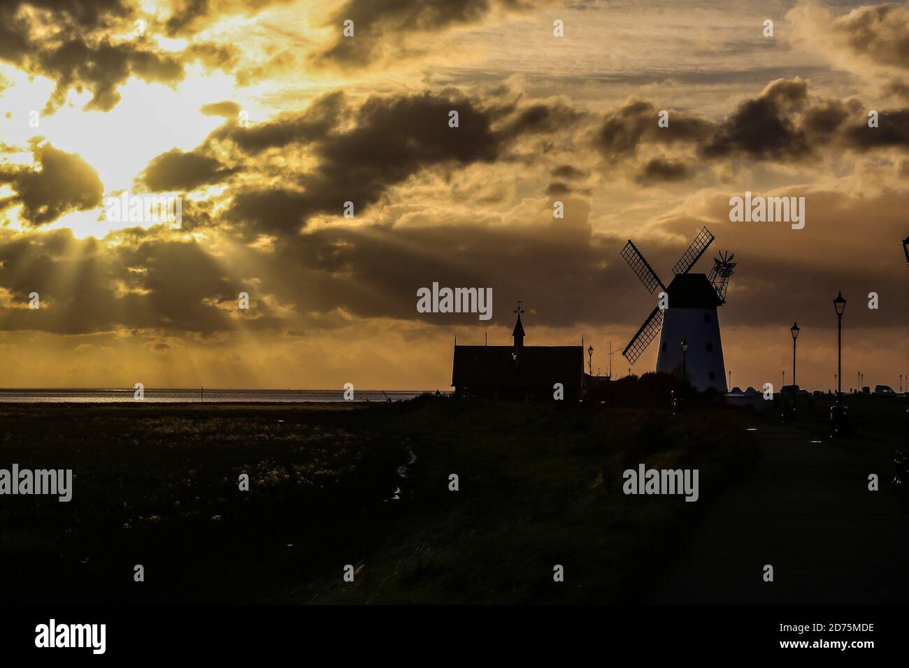 Lytham Green, Lytham, Lancashire, Royaume-Uni. 20 octobre 2020. Éclosion au sol sur les rives de l'estuaire de Ribble crédit: PN News/Alay Live News Banque D'Images