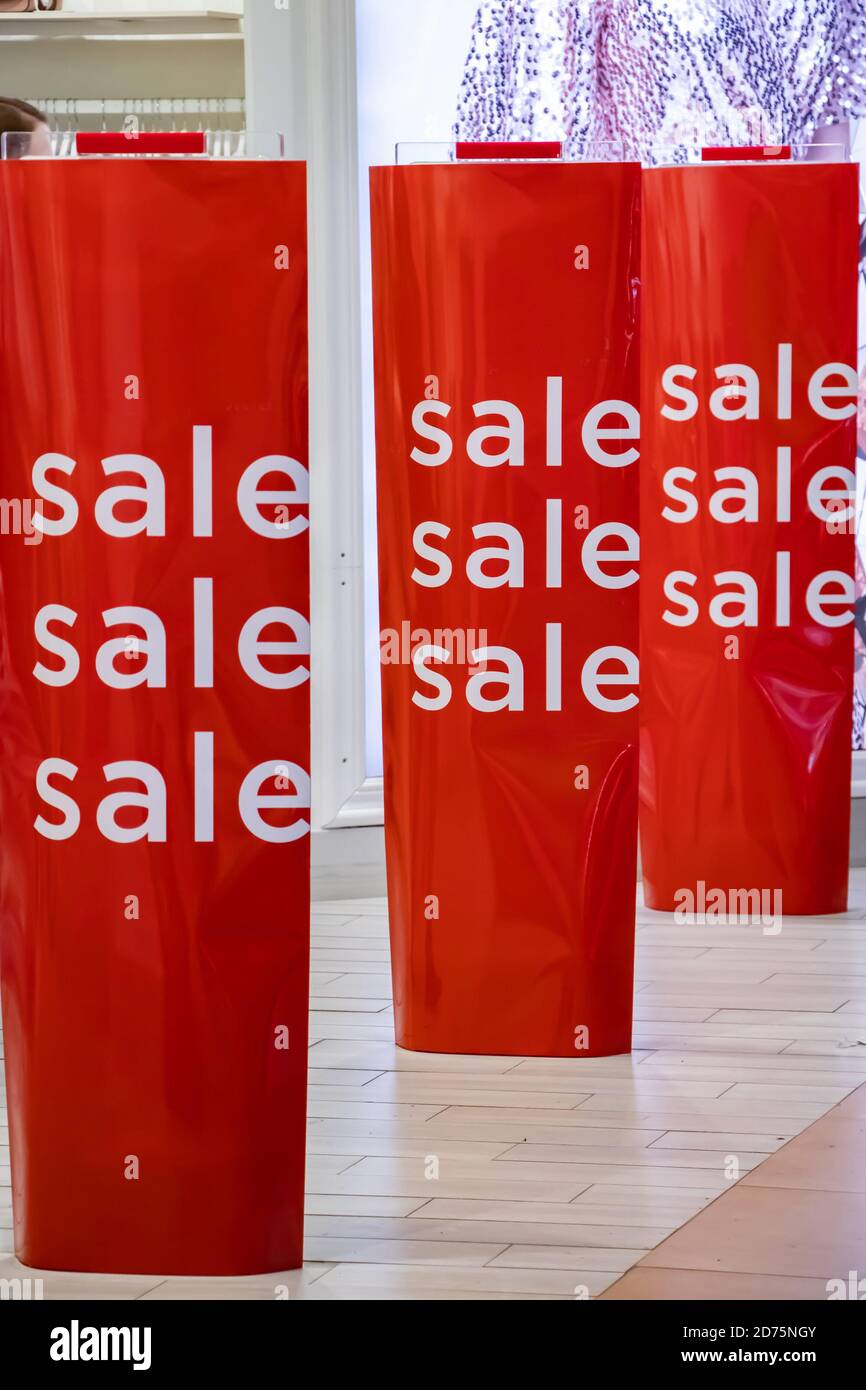 Le début des ventes dans le magasin. Banque D'Images