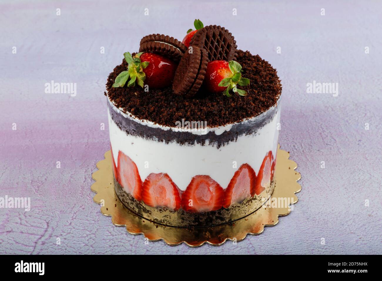 Gateau De Chocolat Et De Fruits Frais Est Fait Pour Servir Special Jour Anniversaire Mariage Gateau De Jour Dessert Achetez Maintenant Pour Une Journee Speciale Ou Des Moments Speciaux Photo Stock Gateau De Chocolat Et De Fruits Frais Est Fait Pour Servir Special Jour Anniversaire Mariage Gateau De Jour Dessert Achetez Maintenant Pour Une Journee Speciale Ou Des Moments Speciaux Photo Stock