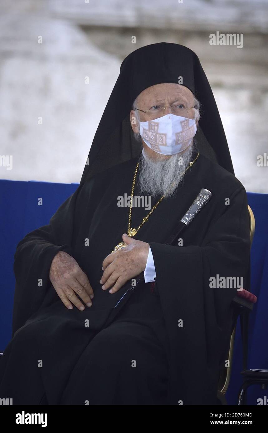 Cité du Vatican. 20 octobre 2020. Le patriarche œcuménique de Costantinople Bartholomée J'assiste à une prière socialement distancée pour la paix avec des leaders de différentes religions sur la place Campidoglio à Rome, le mardi 20 octobre 2020. L'événement a appelé à un effort international unifié pour la paix et pour mettre fin à la pandémie du coronavirus. Photo de Stefano Spaziani/UPI crédit: UPI/Alay Live News Banque D'Images