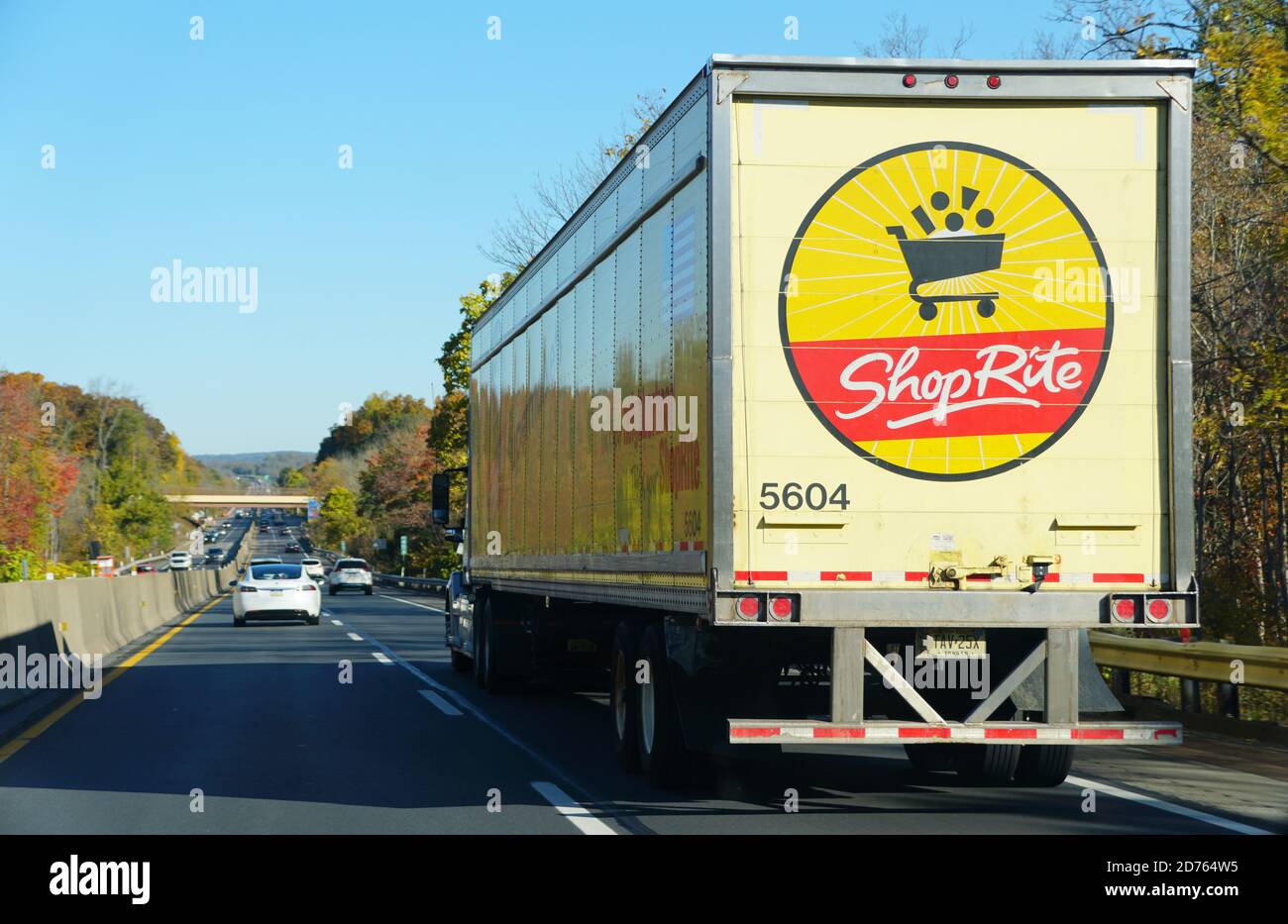 Allentown, Pennsylvanie, États-Unis - 17 octobre 2020 - UN camion Shop-Rite sur l'Interstate 476 South Banque D'Images