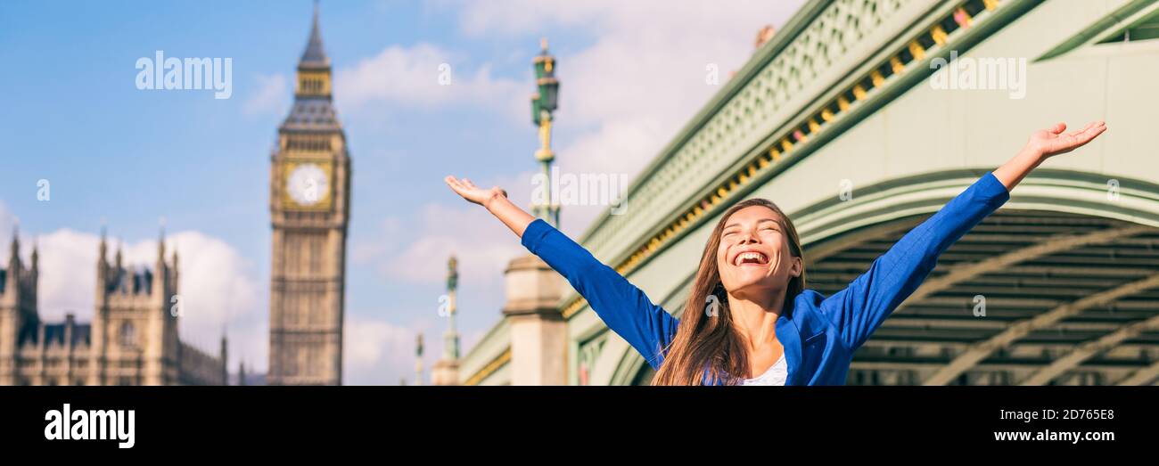 Londres succès liberté femme bannière d'armes ouvertes. Panorama de récolte de femme d'affaires heureuse gagnant criant de joie . Femme asiatique qui applaudisse à la Big Ben Tower Banque D'Images