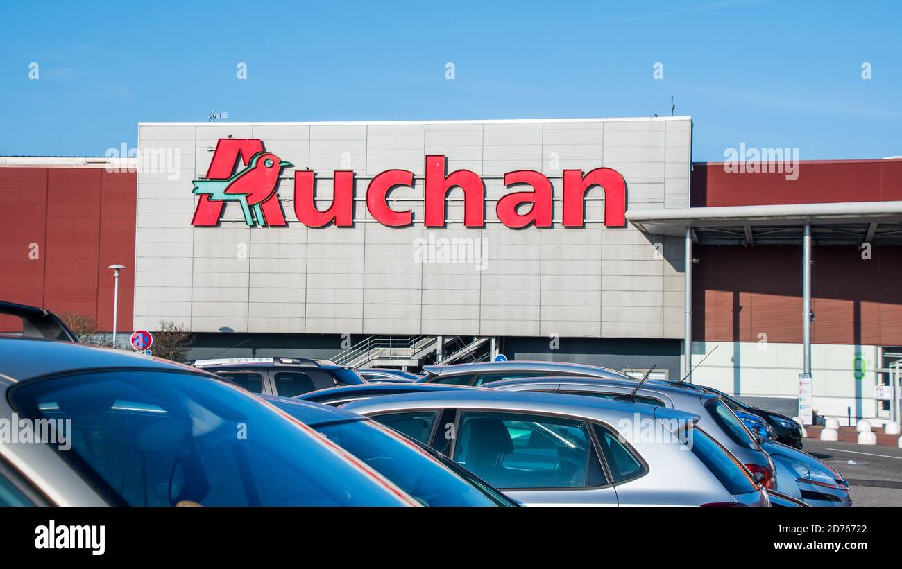 Parking du centre commercial auchan Banque de photographies et d’images ...