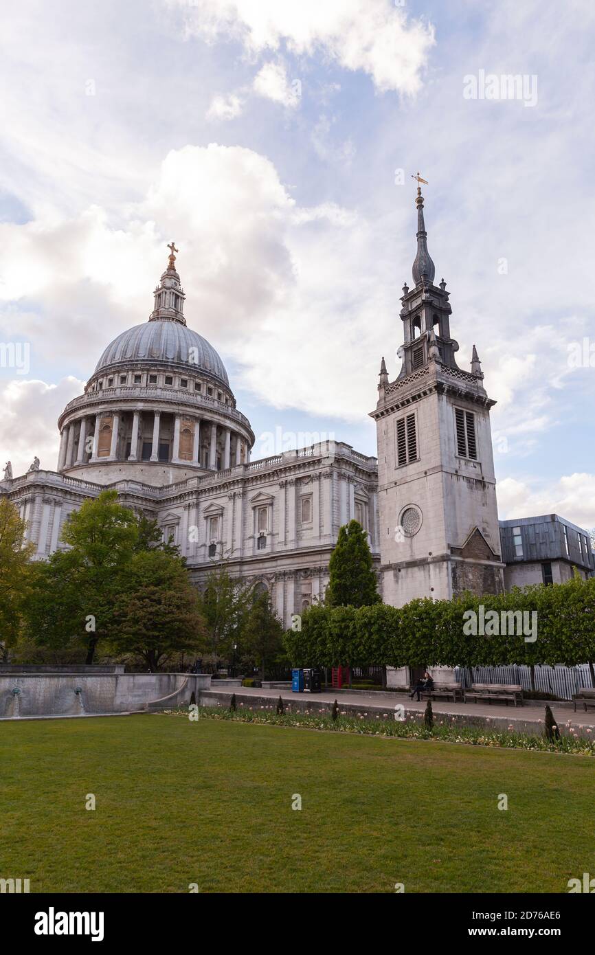 Londres, Royaume-Uni - 25 avril 2019 : extérieur de la cathédrale Saint-Paul pendant la journée Banque D'Images