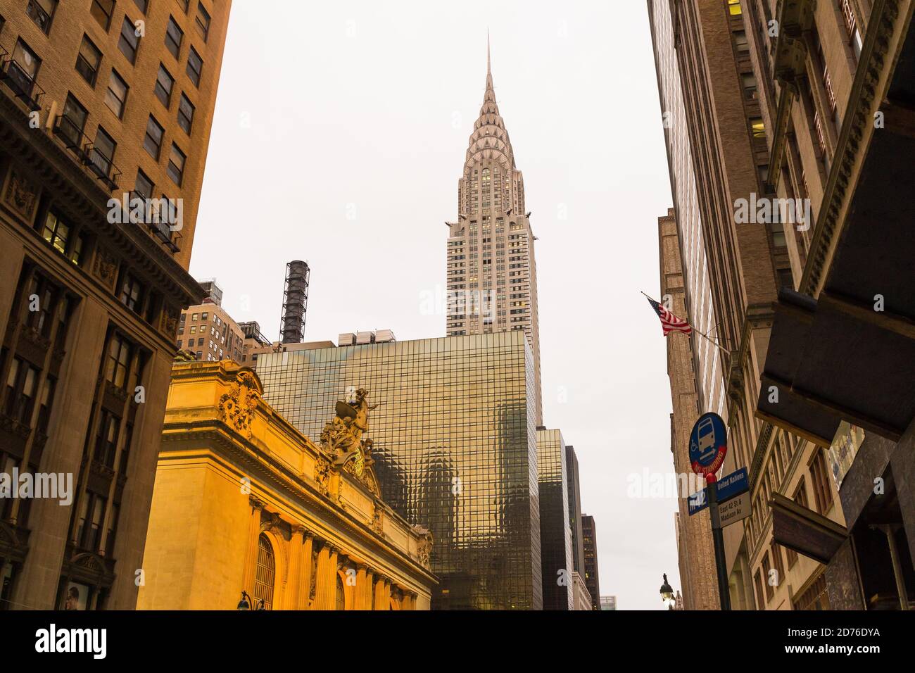 New York City, NY, États-Unis d'Amérique. Belle photo basse angle d'une avenue de New York. Banque D'Images New York City, NY, États-Unis d'Amérique. Belle photo basse angle d'une avenue de New York. Banque D'Images