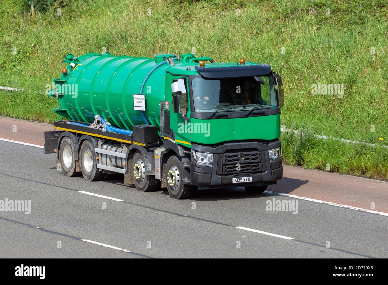 2019 vert Renault Trucks C (C); livraison de camions lourds, camion, transport, camion-citerne, transporteur de fret non dangereux, véhicule, industrie européenne du transport commercial HGV, M6 à Manchester, Royaume-Uni Banque D'Images