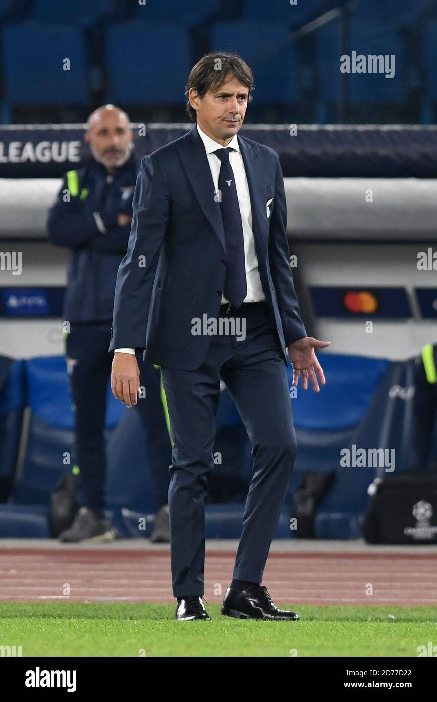 OME, ITALIE - octobre 20 : Simone Inzaghi entraîneur de SS Lazio donne des tactiques à l'équipe de l'UEFA pendant le groupe de la Ligue des champions de l'UEFA f match de football entre SS Banque D'Images