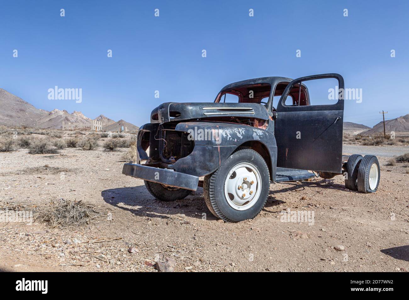 Un camion abandonné dans la ville fantôme de Rhyolite, Nevada Banque D'Images