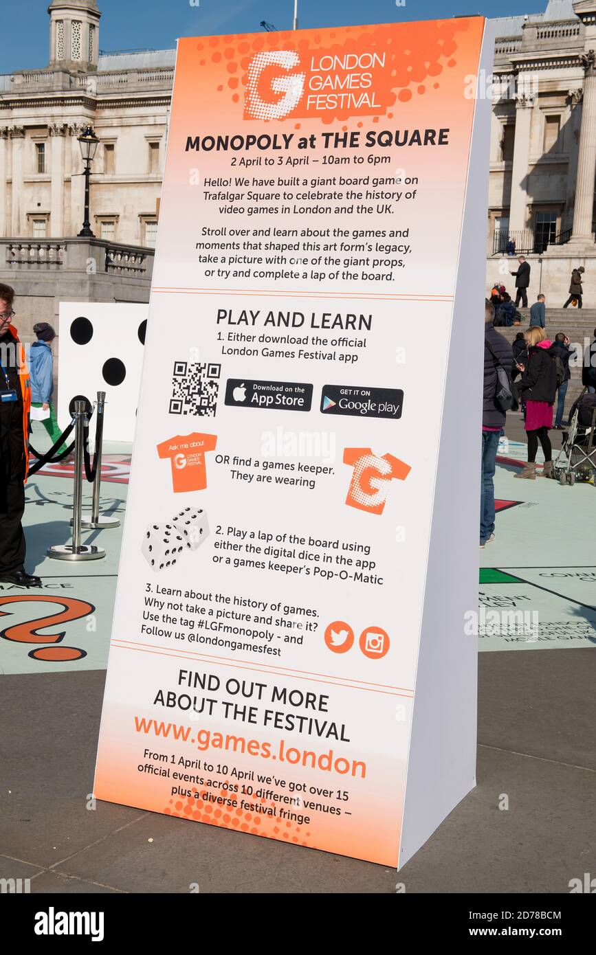 Jeu de société géant de taille Monopoly à Trafalgar Square, pour le London Games Festival pour célébrer l'histoire du jeu au Royaume-Uni. Banque D'Images