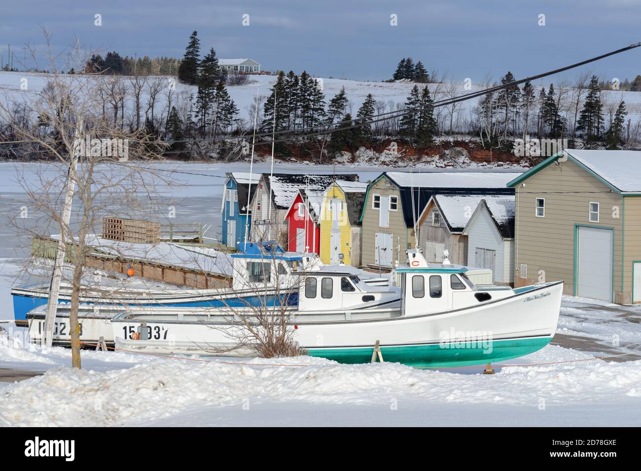Des bateaux de pêche ont été retirés de l'eau pour l'hiver dans les régions rurales de l'Île-du-Prince-Édouard, au Canada. Banque D'Images