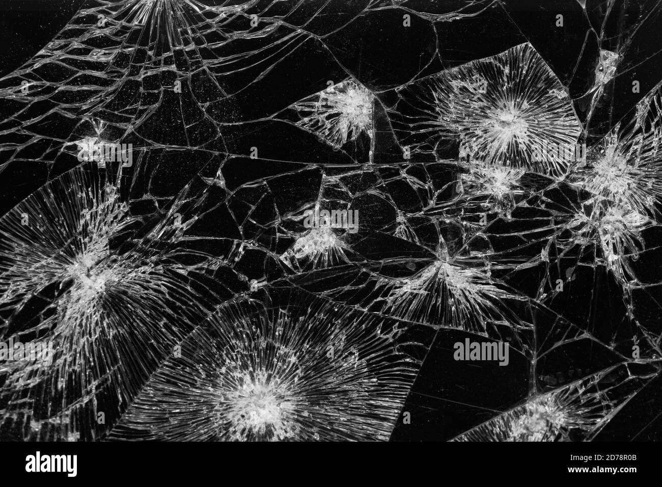 fond de texture de smartphone cassé. écran noir de téléphone cassé avec fissures Banque D'Images
