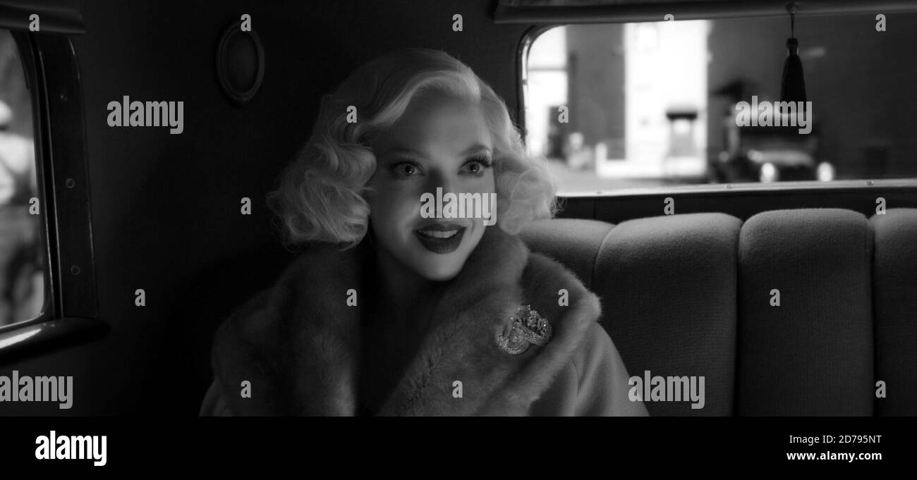 Mank est un film de fiction biographique américain à venir réalisé par David Fincher, basé sur un script écrit par son père Jack, et est produit par Ceán Chainin, Douglas Urbanski et Eric Roth. Le complot est centré autour du scénariste Herman J. Mankiewicz et de ses batailles avec le réalisateur Orson Welles sur le scénario de Citizen Kane (1941). Cette photographie est à usage éditorial exclusif et est le droit d'auteur de la compagnie de film et/ou le photographe assigné par la compagnie de film ou de production et ne peut être reproduite que par des publications en conjonction avec la promotion du film ci-dessus. A obligatoire Banque D'Images Mank est un film de fiction biographique américain à venir réalisé par David Fincher, basé sur un script écrit par son père Jack, et est produit par Ceán Chainin, Douglas Urbanski et Eric Roth. Le complot est centré autour du scénariste Herman J. Mankiewicz et de ses batailles avec le réalisateur Orson Welles sur le scénario de Citizen Kane (1941). Cette photographie est à usage éditorial exclusif et est le droit d'auteur de la compagnie de film et/ou le photographe assigné par la compagnie de film ou de production et ne peut être reproduite que par des publications en conjonction avec la promotion du film ci-dessus. A obligatoire Banque D'Images