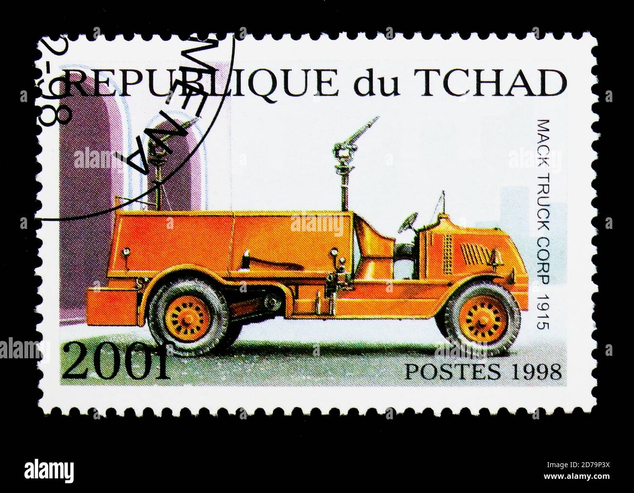 MOSCOU, RUSSIE - 21 DÉCEMBRE 2017: Un timbre imprimé au Tchad montre Mack Truck Corp. 1915, série de camions de feu, vers 1998 Banque D'Images