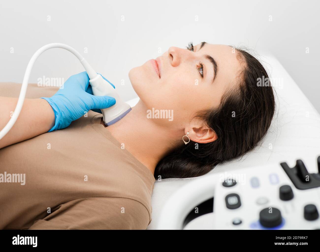 La patiente reçoit un diagnostic thyroïdien. Traitement de la thyrotoxicose et de l'hypothyroïdie Banque D'Images