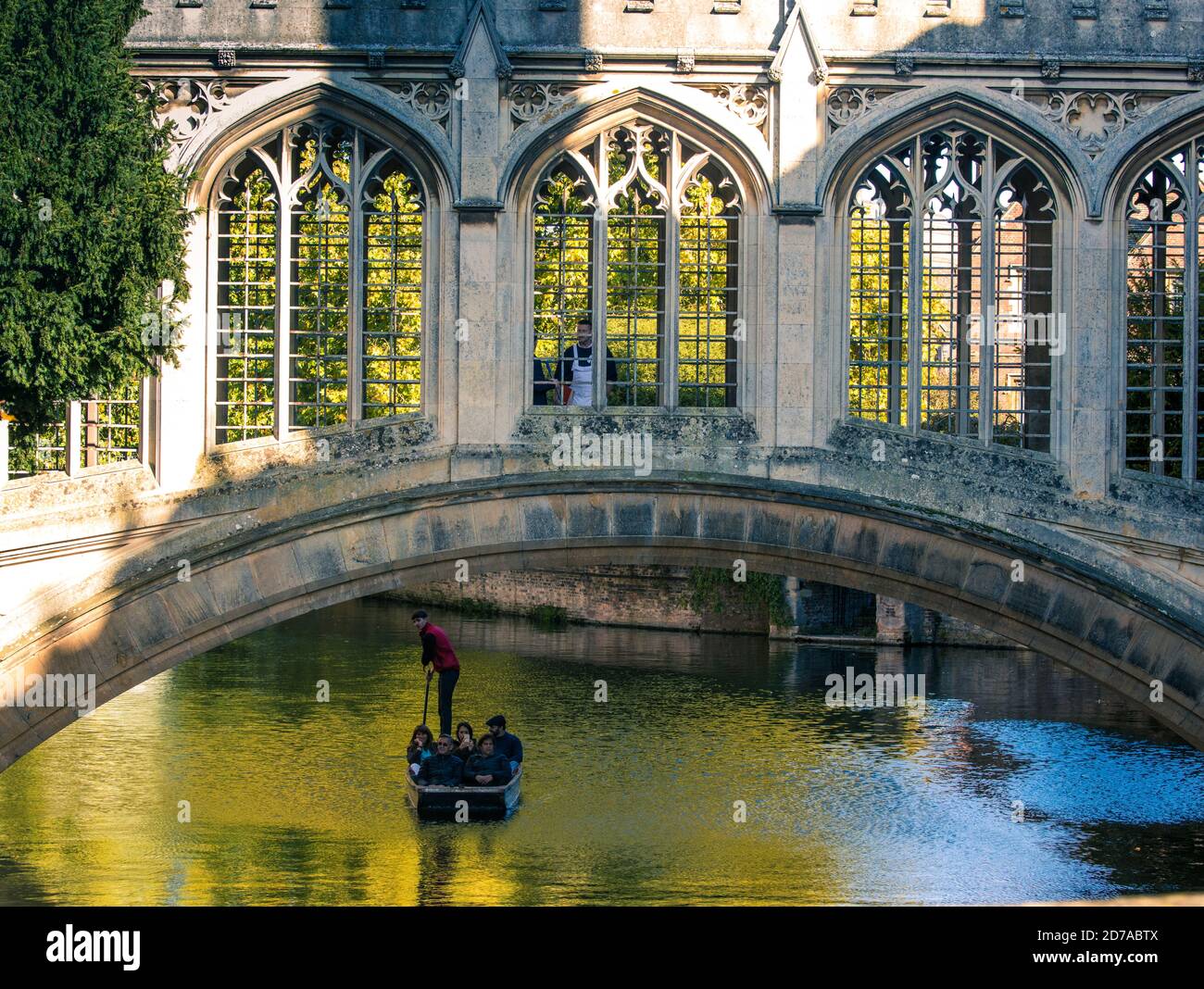 Le pont des Soupirs à Cambridge, en Angleterre, un pont couvert au St John's College, à l'université de Cambridge. Construit en 1831. Il traverse la River Cam Banque D'Images