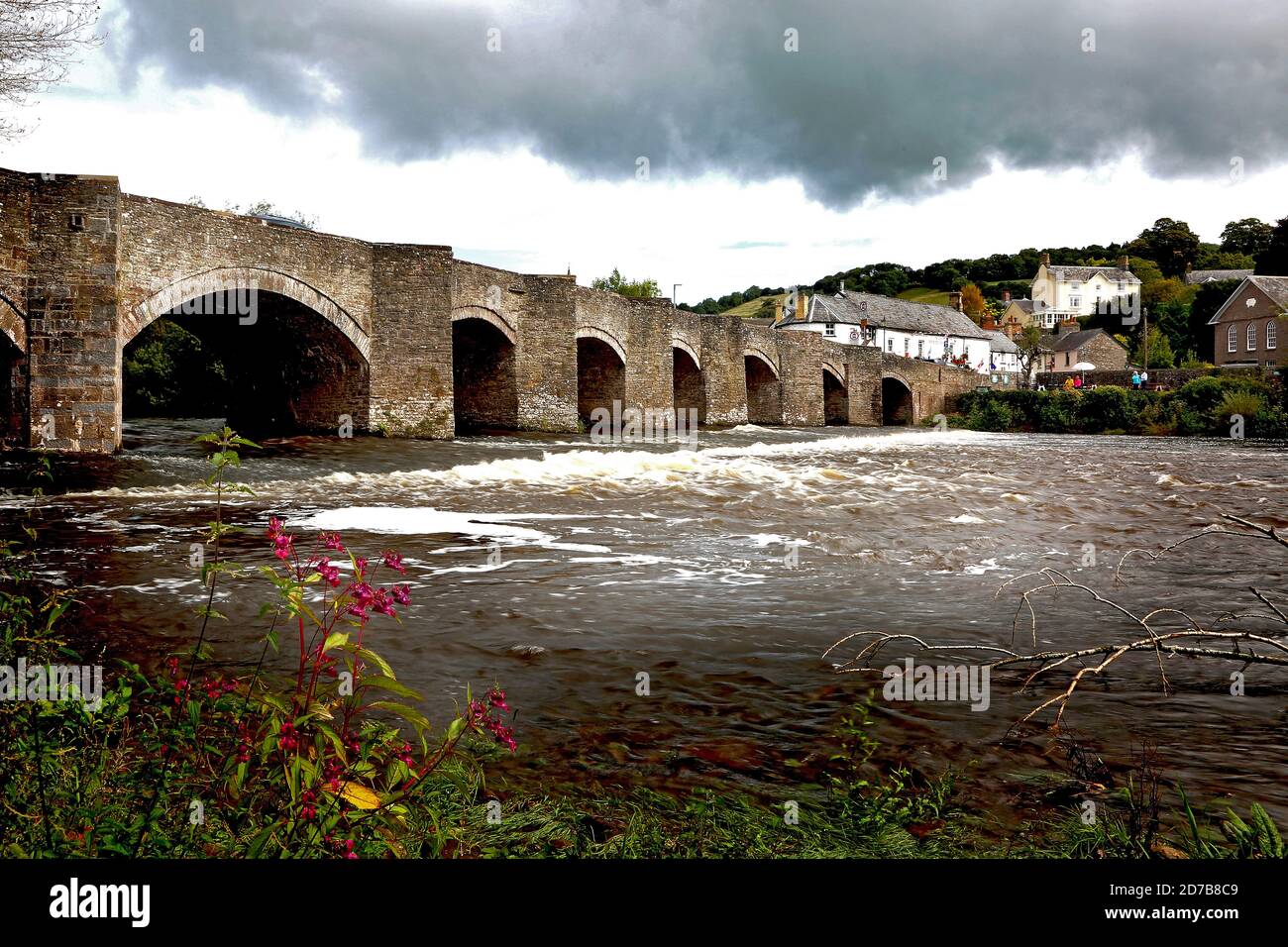 Pont Crickhowell à Powys, pays de Galles. Ville pittoresque de Crickhowell Bridge au-dessus de la rivière Usk niché dans la vallée d'Usk dans les Brecon Beacons. ©PRWph Banque D'Images