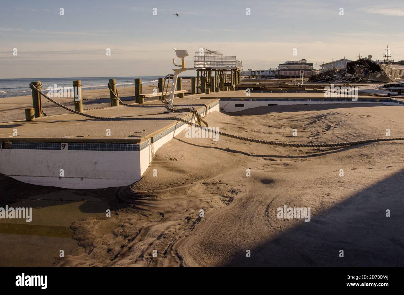 Une piscine d'hôtel dans le New Jersey est remplie de sable après l'ouragan Sandy. Sandy Hit le 29 octobre 2012. Photo par Liz Roll Banque D'Images