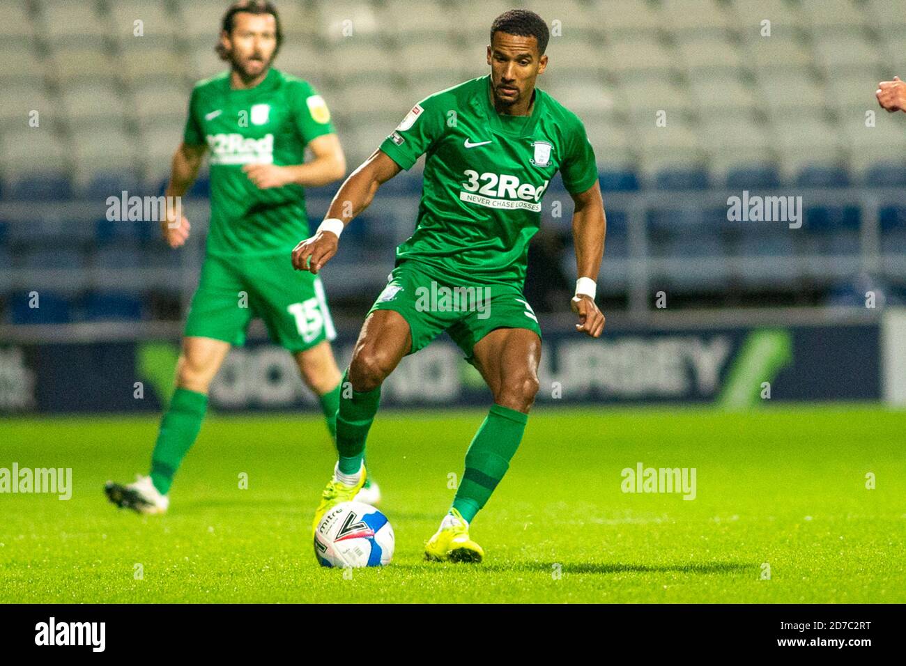 Londres, Royaume-Uni. 21 octobre 2020. Scott Sinclair de Preston North End en action pendant le match de championnat EFL Skybet, Queens Park Rangers contre Preston ne au Kiyan Prince Foundation Stadium, Loftus Road à Londres, le mercredi 21 octobre 2020. Cette image ne peut être utilisée qu'à des fins éditoriales. Utilisation éditoriale uniquement, licence requise pour une utilisation commerciale. Aucune utilisation dans les Paris, les jeux ou les publications d'un seul club/ligue/joueur. photo par Tom Smeeth/Andrew Orchard sports Photography/Alay Live News crédit: Andrew Orchard sports Photography/Alay Live News Banque D'Images