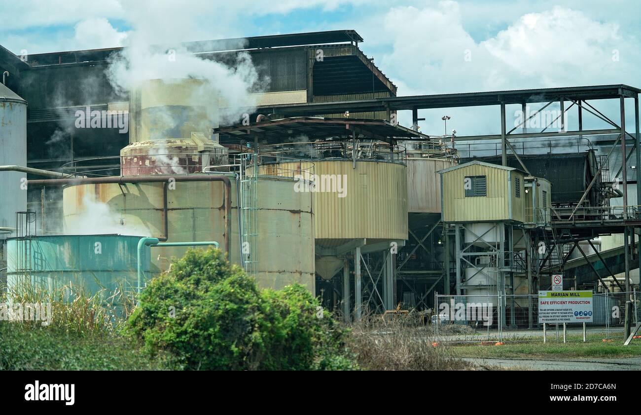 MacKay, Australie - 25 août 2019 : raffinerie de sucre Marian en service pendant la saison de broyage de la canne à sucre Banque D'Images