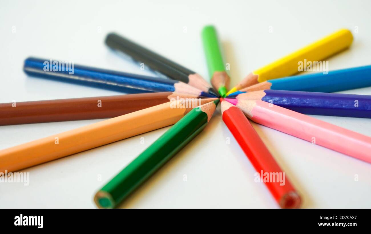 Crayon de couleur sur fond blanc Banque D'Images