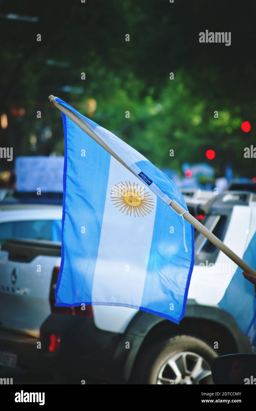 2020-10-12, Mendoza, Argentine : détail d'un drapeau argentin lors d'une manifestation contre le gouvernement national. Banque D'Images