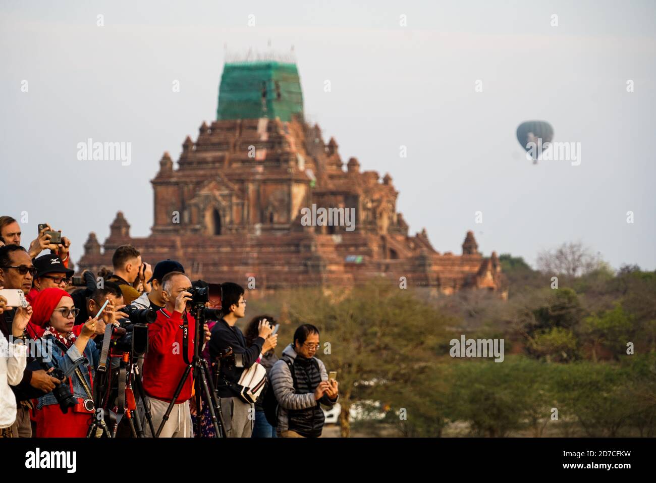 Lever de soleil sur un temple de Bagan en Birmanie Banque D'Images