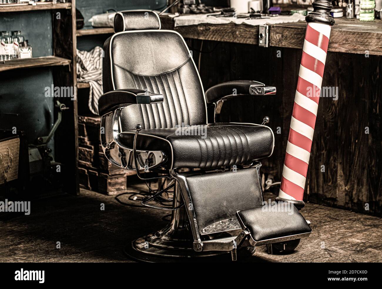 Fauteuil de barbershop, salon de coiffure pour hommes. Poteau de salon