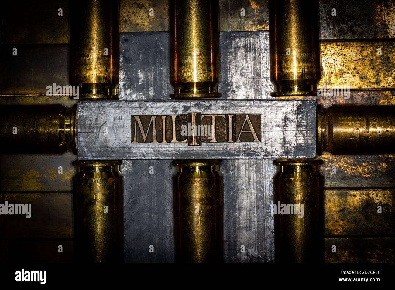 Message texte de la milice sur les barres de plomb entre le cuivre de calibre 50 corps de canon sur fond de cuivre et d'or texturé vintage Banque D'Images