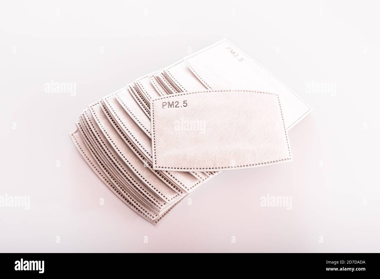 Filtre à charbon actif PM2,5, papier filtre pour masques hygiéniques réutilisables. Banque D'Images