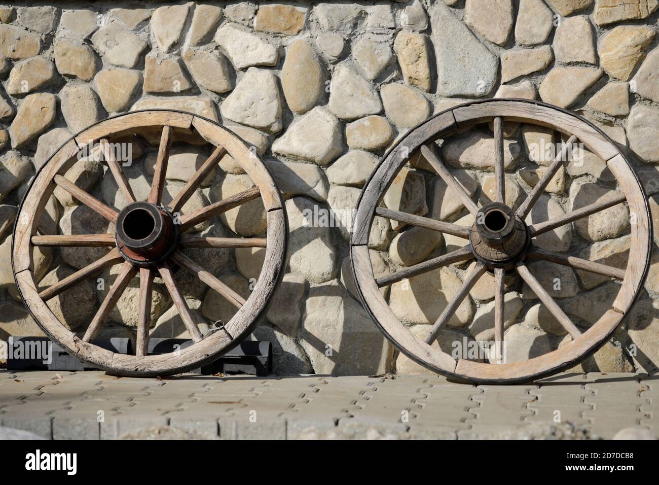 Roues Bois 76 Cm Cerclage Fer 2 Roues De Chariot En Bois Rustique - Diamètre 76 Cm, Avec Cerclage Fer, Pour Déco De Jardin Ou D'intérieur Décoration Jardin Style Rustique