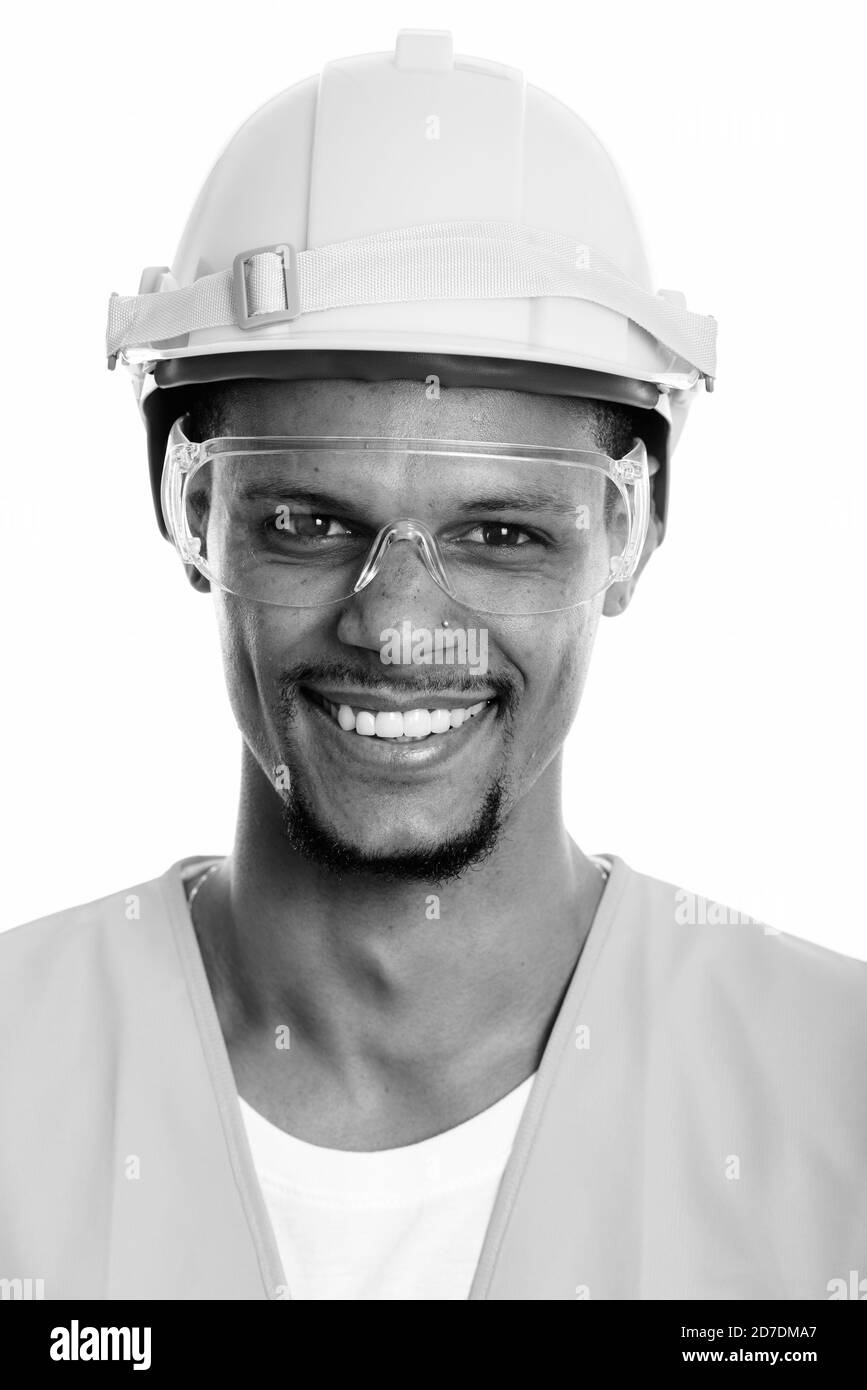 Visage d'heureux homme africain construction worker smiling tout en portant des lunettes Banque D'Images