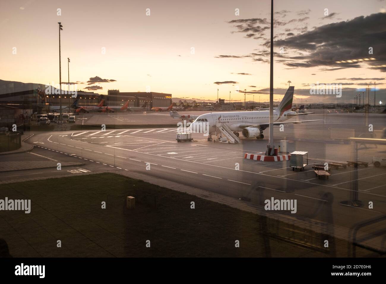 Peu d'avions à l'aéroport international de Sofia pendant l'éclusage de Covid-19, Sofia Bulgarie Banque D'Images