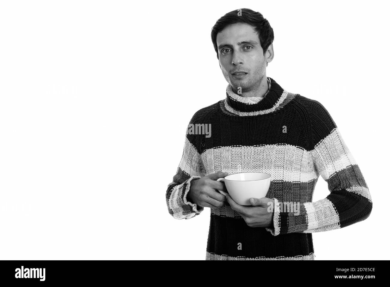 Portrait of young man holding Coffee cup avec les deux mains Banque D'Images