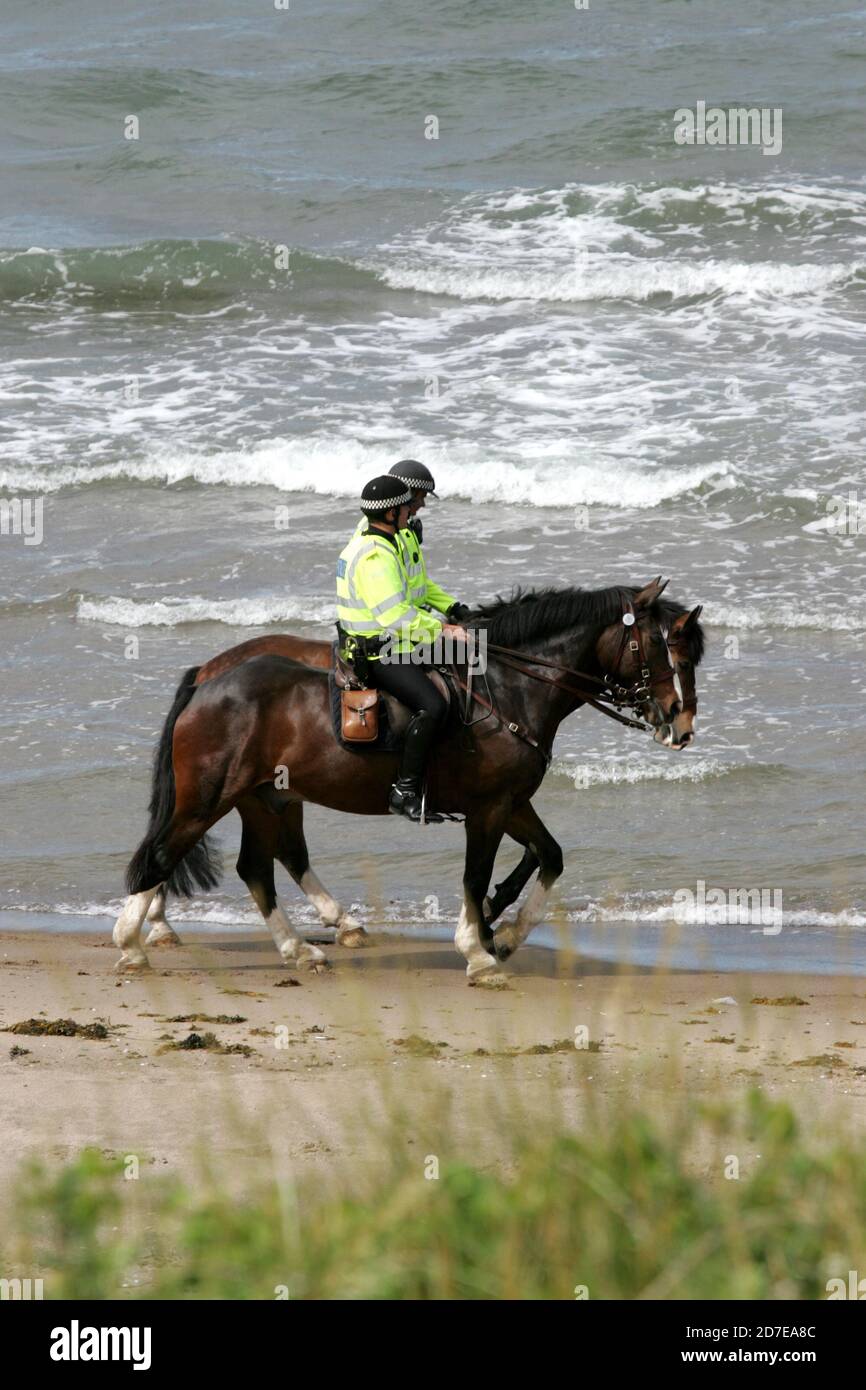 Monté des policiers sur la plage à Turnberry , Ayrshire, Écosse, Royaume-Uni pendant la compétition de golf ouverte 2009 Banque D'Images