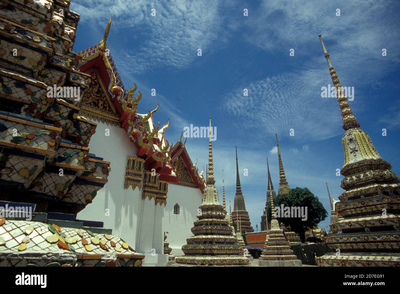 Le Wat Pho dans ko ratanakosin dans la ville de Bangkok en Thaïlande à Southeastasia. Thaïlande, Bangkok, avril 2001 Banque D'Images