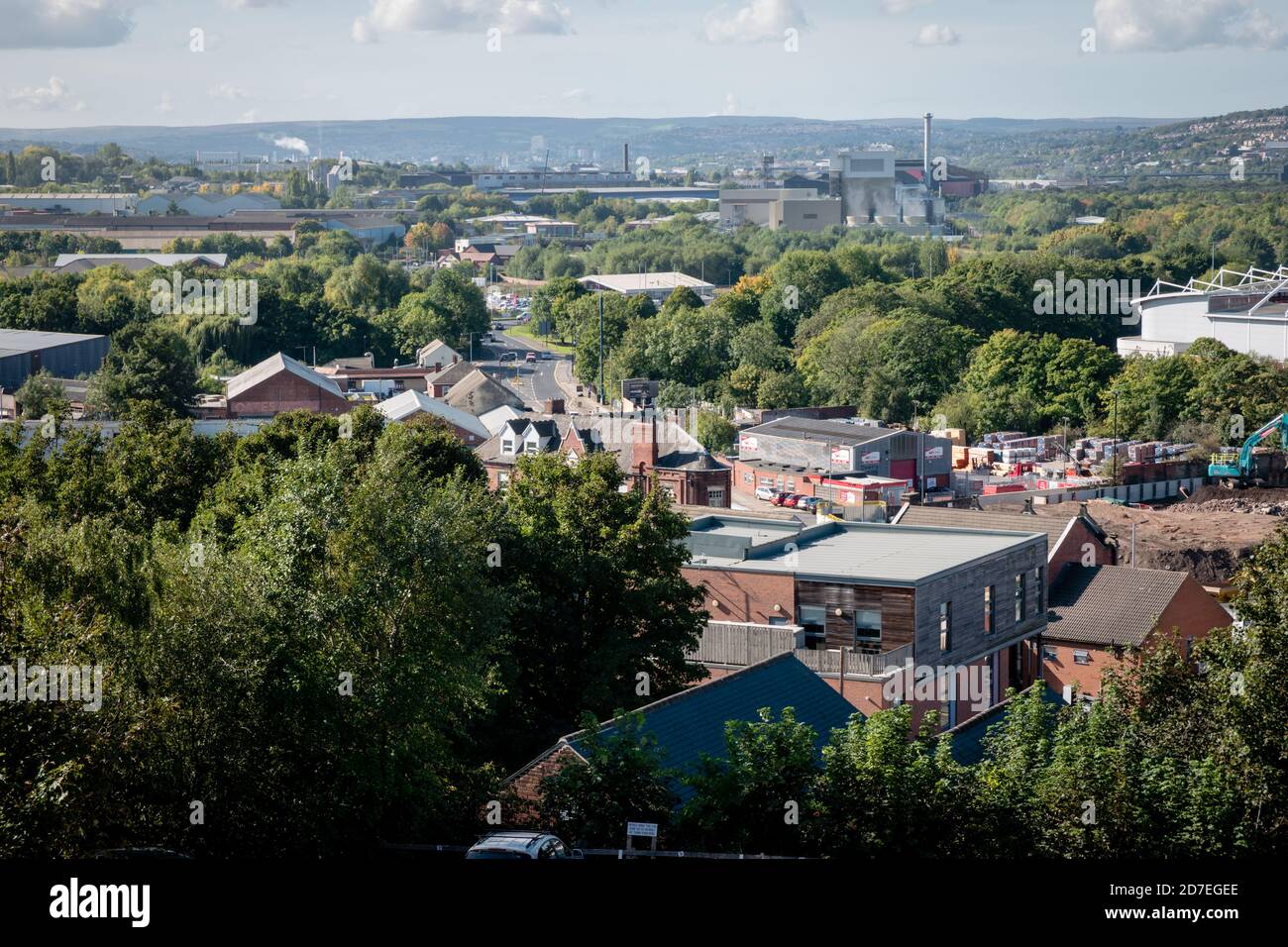 Une vue en hauteur sur cette ville du nord, montrant le paysage urbain industriel, y compris la centrale de biomasse de Templeborough et les aciéries Banque D'Images