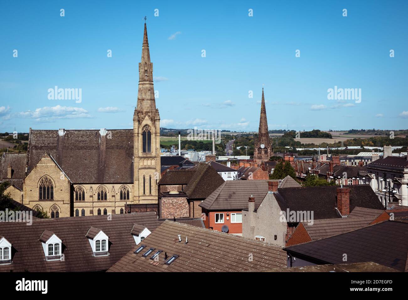 Une vue panoramique sur le centre-ville de Rotherham, montrant les toits avec les flèches des églises gothiques et méthodistes Banque D'Images