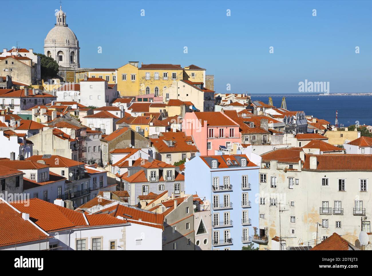 Belle vue sur le quartier d'Alfama à Lisbonne Banque D'Images