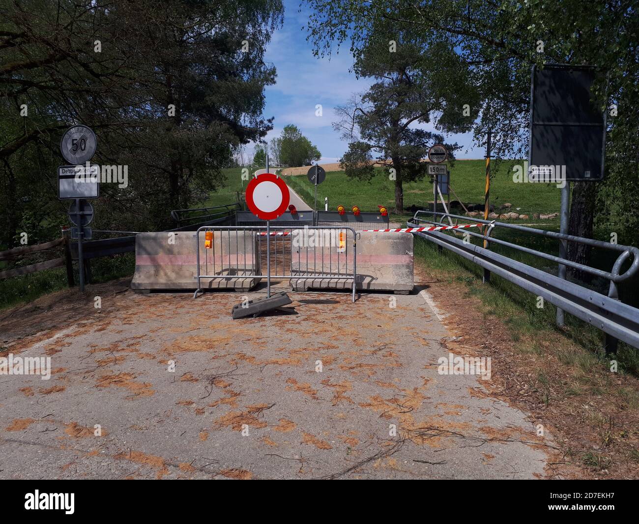 BUCHENLOO, SUISSE - 26 avril 2020 : fermeture de la frontière suisse-allemande en raison de l'éclusage de Corona Banque D'Images