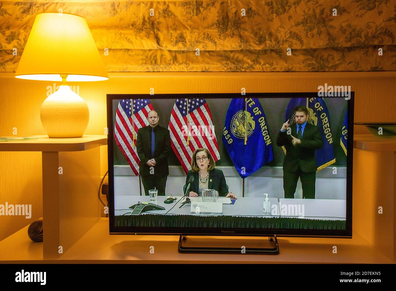 Les nouvelles de la BBC couvrant les feux de forêt dévastateurs en Californie et en Oregon, exclamés par le changement climatique. Banque D'Images